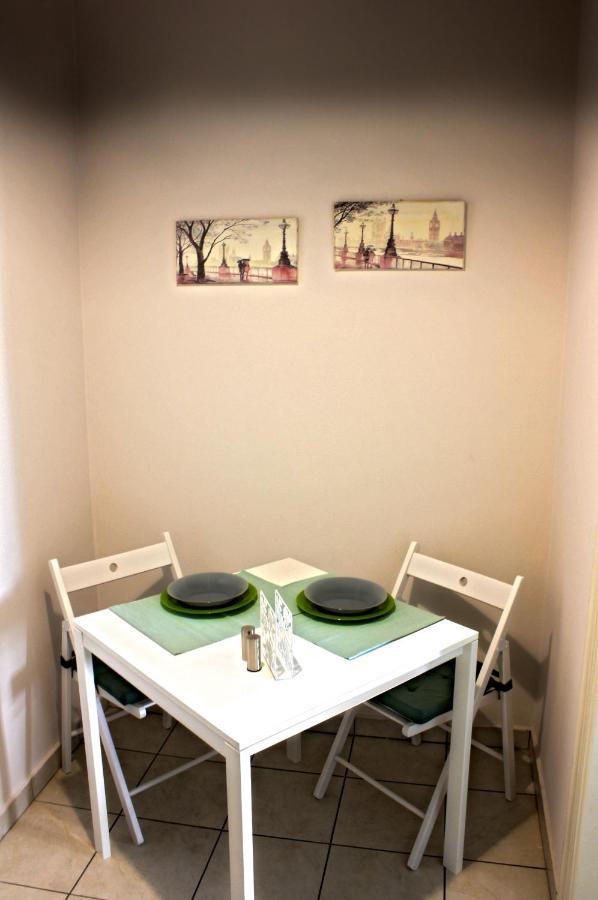 Central Apartment At Koukaki Area Atene Esterno foto